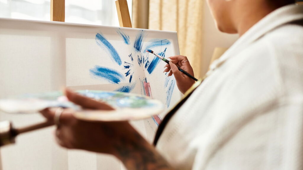 Como a prática de hobbies criativos nutre a identidade pessoal segundo a psicologia