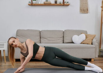 3 exercícios rápidos que aumentam a energia e bem-estar feminino