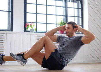Ganhe massa muscular do corpo todo com estes 9 exercícios para fazer em casa