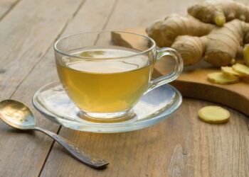 Receitas de chás caseiros usam limão, gengibre e hortelã para ajudar no alívio de gases e no conforto digestivo