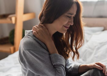 3 exercícios para aliviar dores no pescoço e melhorar a mobilidade