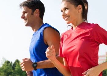 Exercícios para treinar as coxas e glúteos em casa
