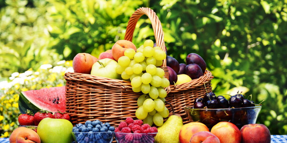 3 frutas compactas perfeitas para cultivo em suportes de parede