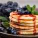 Receitas de caldas com ervas que elevam sobremesas leves
