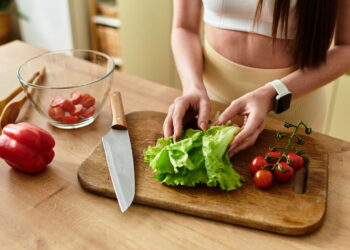 Como fazer receitas com ervas para lanches sociais saudáveis
