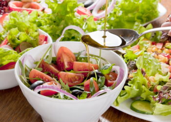Como preparar saladas com ervas frescas que melhoram a imunidade