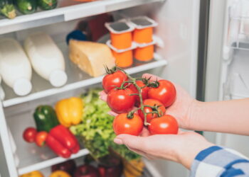O truque para manter o tomate firme por semanas na geladeira