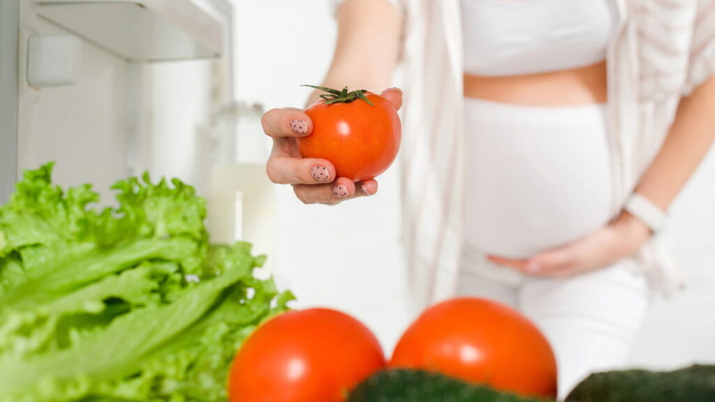 O truque para manter o tomate firme por semanas na geladeira