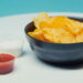 Como fazer chips de batata no micro-ondas crocantes e práticos