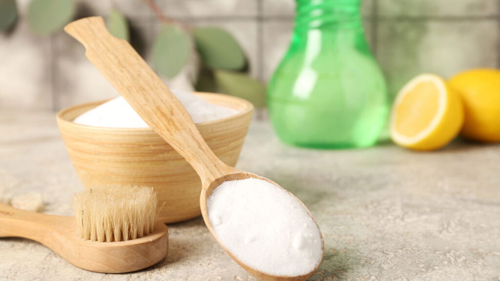 Esse método simples limpa manchas de cenoura da tábua branca