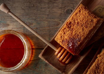Receita para um bolo de mel perfeito e fácil