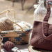 Bolsa feita à mão com crochê pode virar renda extra com estilo e personalidade