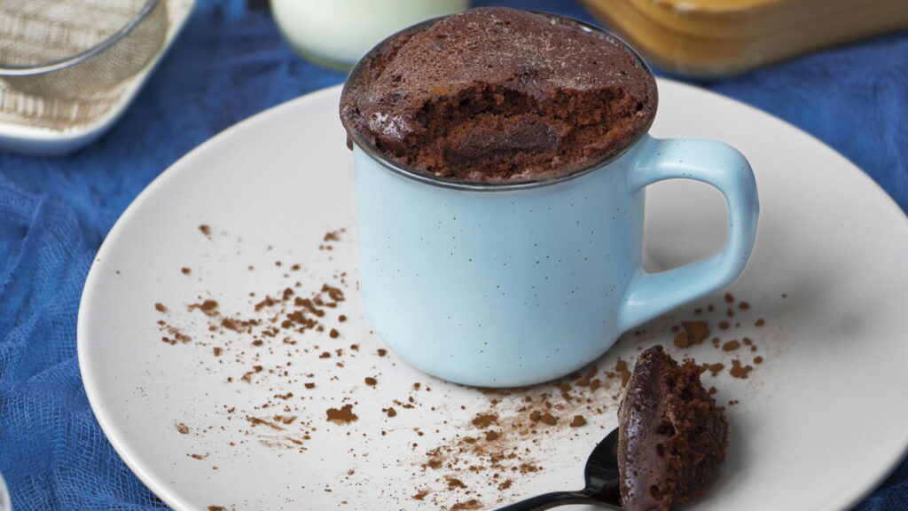 3 sobremesas deliciosas que ficam prontas em minutos no micro-ondas