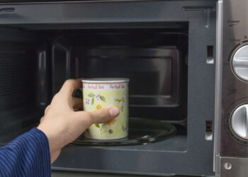 3 sobremesas deliciosas que ficam prontas em minutos no micro-ondas