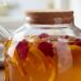 Como preparar infusão caseira com laranja e rosas que deixa a casa cheirosa em minutos