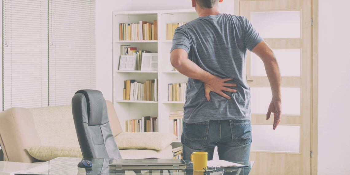 Com fisioterapia e colete ortopédico, muita gente consegue viver bem com escoliose