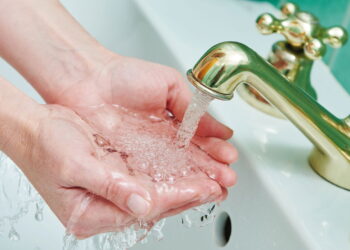 Como reduzir o consumo de água com ajustes simples na torneira