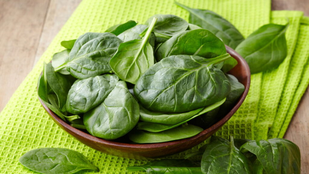 Alimentos com magnésio que ajudam a reduzir o estresse e melhorar o sono, segundo nutricionistas
