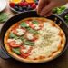 Pizza de frigideira para o café da manhã pronta em 5 minutos