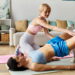 Os 3 melhores exercícios para relaxar corpo e mente antes de dormir