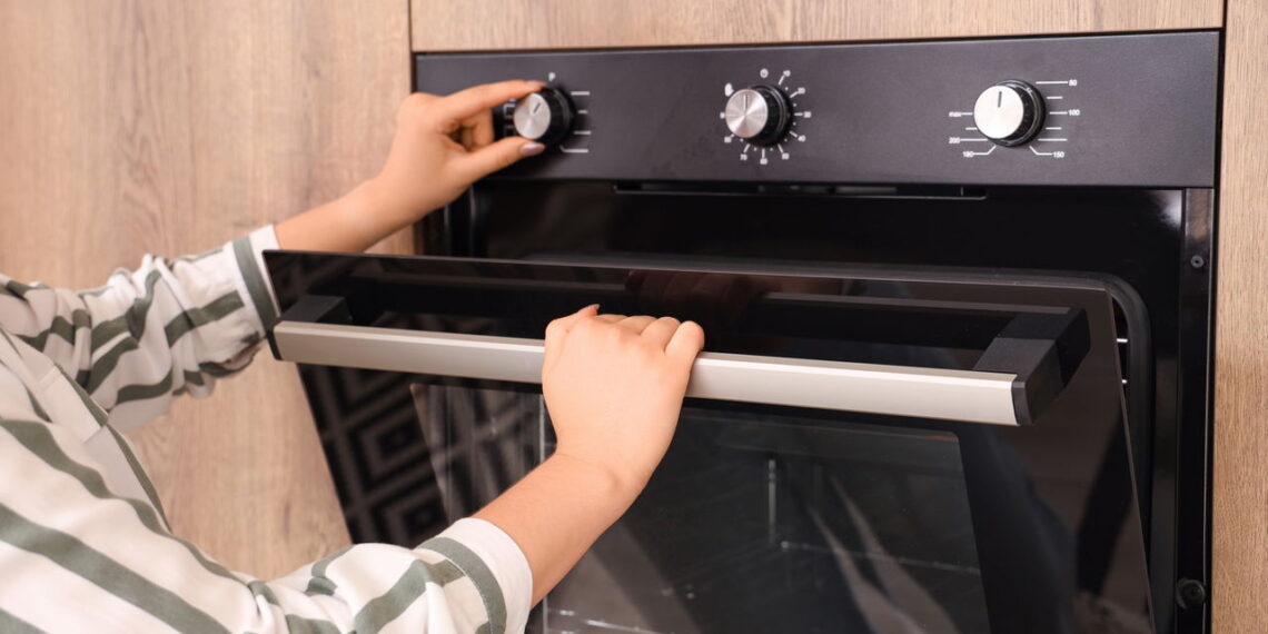 Esse botão do forno elétrico pode reduzir o tempo de preparo das receitas