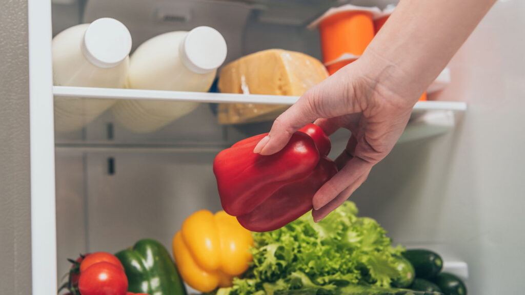 O botão mais ignorado da geladeira pode salvar seus alimentos