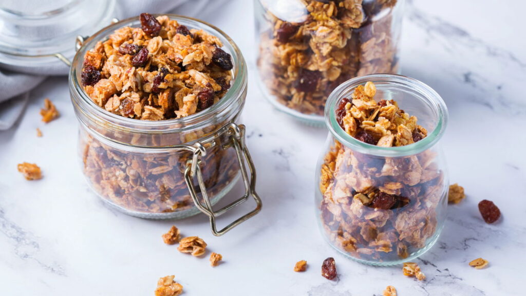 Como criar granolas com plantas secas para cafés da manhã