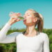 Benefícios da hidratação inteligente para a vitalidade da pele segundo nutricionistas