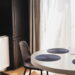 3 objetos que designers de interiores nunca colocariam na mesa de jantar