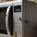 Como eliminar o cheiro que atrai moscas no micro-ondas