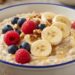 Como fazer mingau de aveia cremoso com frutas no micro-ondas