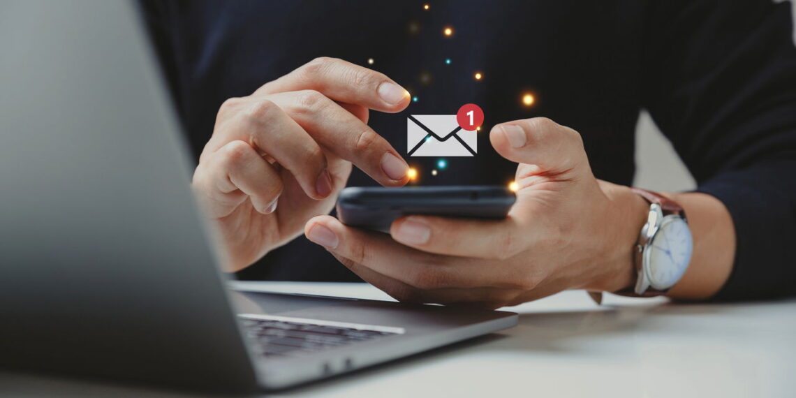 O excesso de notificações no celular afeta a concentração, segundo psicólogos