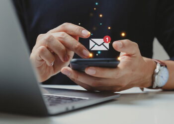 O excesso de notificações no celular afeta a concentração, segundo psicólogos