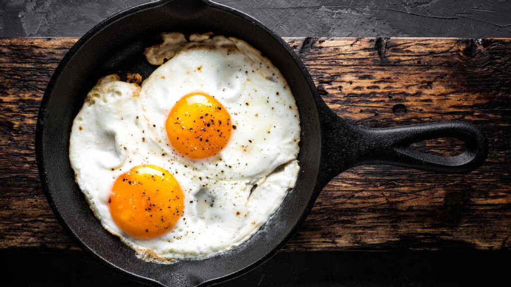 O que cozinhar na semana sem gastar muito: cardápio prático com frango, ovos e legumes