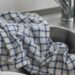 Testes de laboratório revelam por que o paninho de pia é tão perigoso para sua saúde