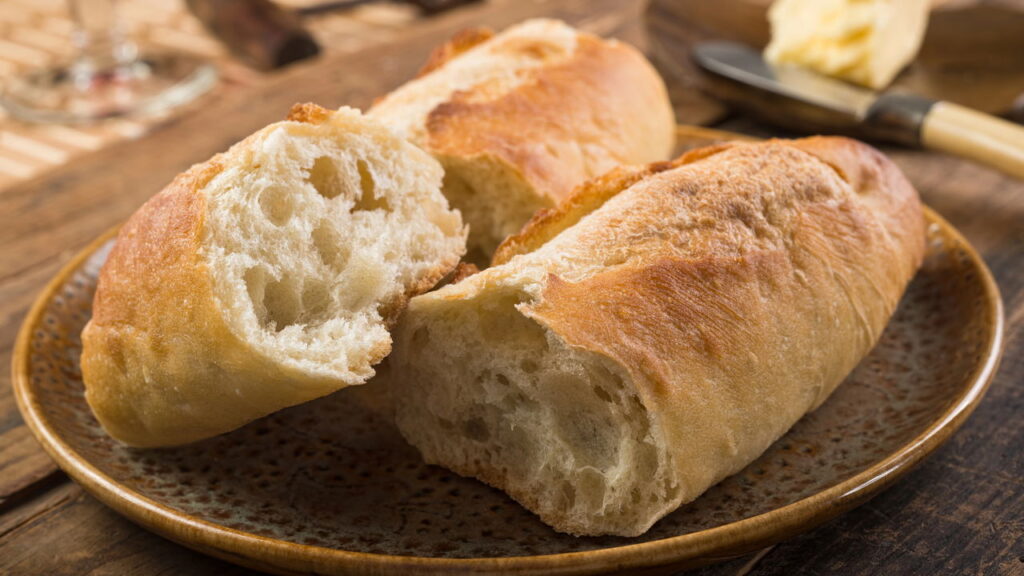 O truque do pão no pote de açúcar que muita gente não conhece