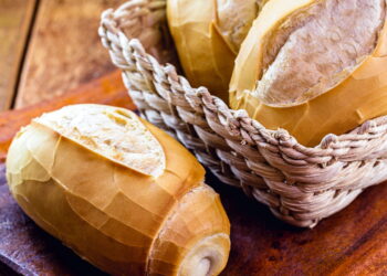 Pare de jogar pão fora e economize até R$ 120 no fim do mês