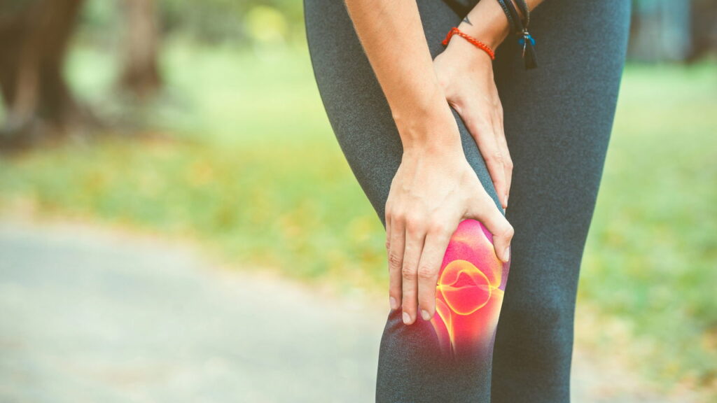 Tendinite patelar causa dor no joelho e pode ser evitada com exercícios simples
