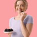 Ouro negro: a fruta que é um potente antioxidante, fortalece os ossos e auxilia na produção de colágeno