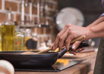 O que cozinhar na semana sem gastar muito: cardápio prático com frango, ovos e legumes
