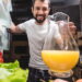 Esse copo de suco pode transformar sua visão e imunidade