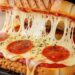 Esta pizza de sanduicheira é perfeita para o seu café da manhã e fica pronta em 10 minutos