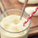 Como preparar um smoothie de proteína com banana e chia para ganhar massa muscular e ficar mais forte
