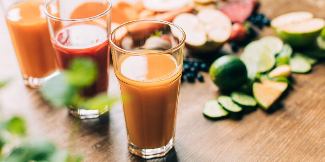 Receitas de sucos detox com folhas e frutos para energizar o corpo