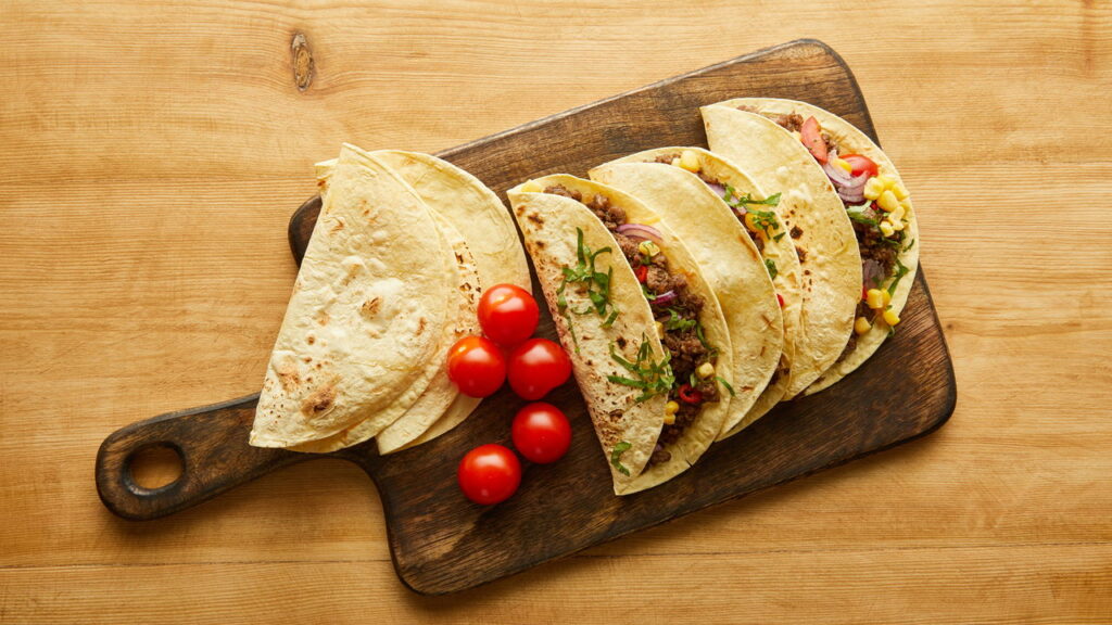 Tacos rápidos prontos em 10 minutos com poucos ingredientes