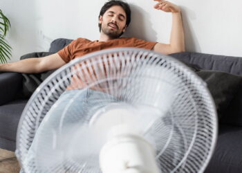 Esse é o truque dos arquitetos para um ventilador resfriar como se fosse um ar condicionado