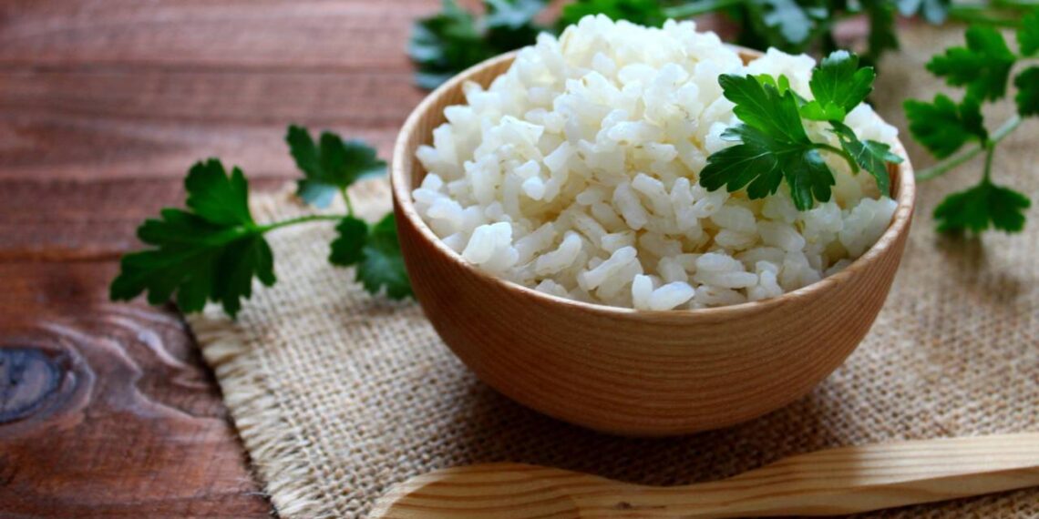 Como fazer arroz no micro-ondas para ficar cozido e soltinho