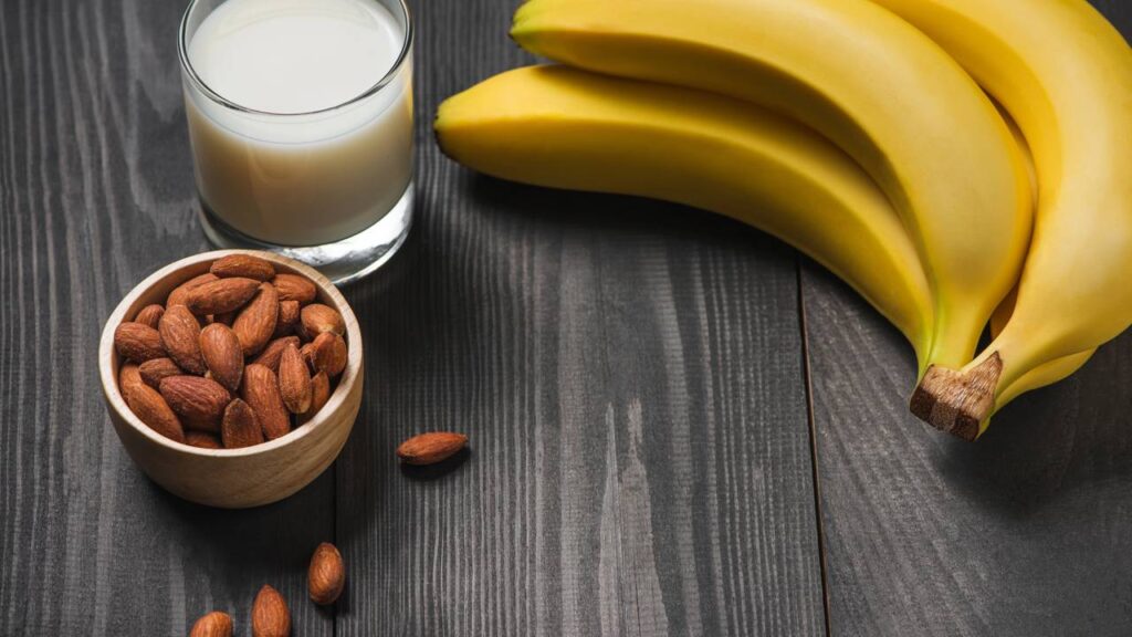 Alimentos que apoiam a regulação do ciclo do sono natural segundo nutricionistas