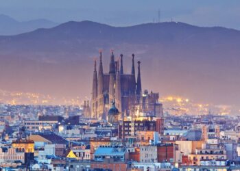 Cidade europeia mescla história rica com uma modernidade vibrante