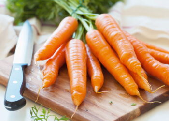 Aprenda a fazer um irresistível bolo pudim de cenoura no liquidificador